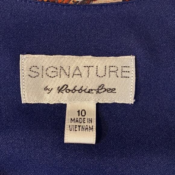 NWOT Signature by Robbie Bee Medallion Print Dress with Tiered Skirt Size 10 - Picture 3 of 9